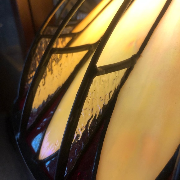 Authentic Quoizel Tiffany Lamp - Picture 3 of 6